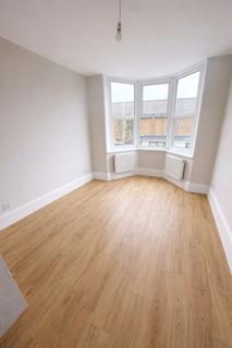 3 bedroom flat to rent, 3 Bedroom Flat – Brownlow Road, Bounds Green N11