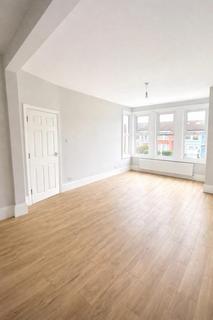 3 bedroom flat to rent, 3 Bedroom Flat – Brownlow Road, Bounds Green N11