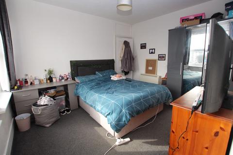 2 bedroom flat for sale, Station Road, Clacton-on-Sea