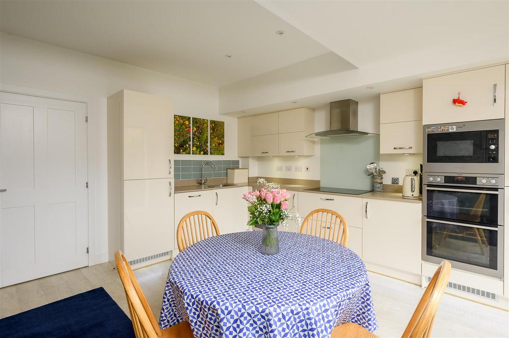 Kitchen dining area