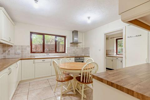 5 bedroom detached house for sale, Watling Street, Bletchley, Milton Keynes, MK1