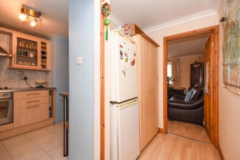 2 bedroom flat to rent, Dorset Avenue, CM2