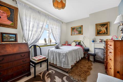 3 bedroom end of terrace house for sale, Central Road, Morden
