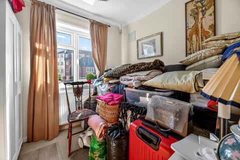 3 bedroom end of terrace house for sale, Central Road, Morden