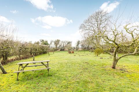 undefined, Smart and Ready-To-Use Bolt Hole Apartment with No Onward Chain in Docking