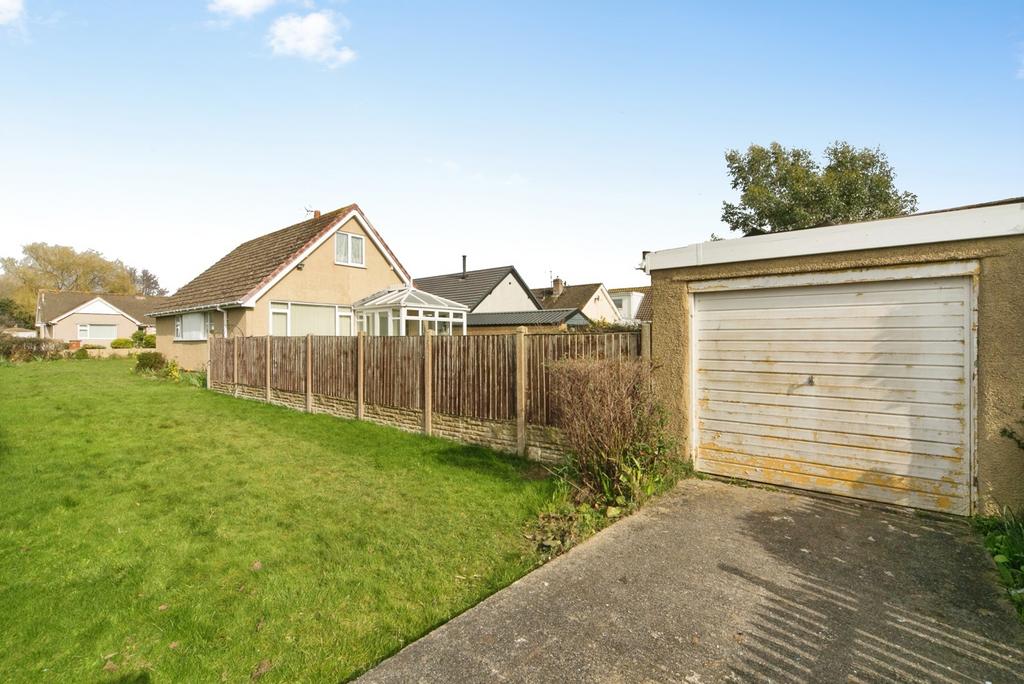 Driveway/Garage