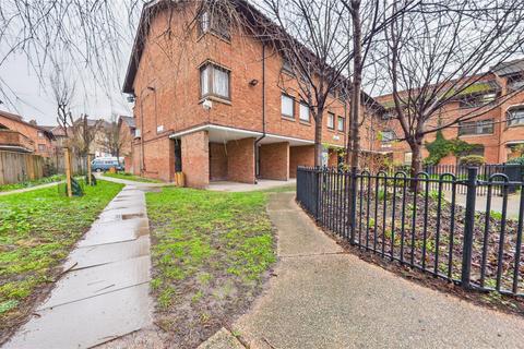 3 bedroom flat for sale, Belham Walk, London, SE5