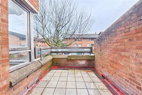 3 bedroom flat for sale, Belham Walk, London, SE5