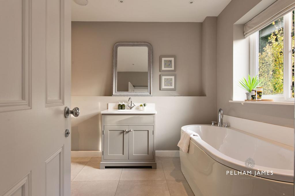 En Suite, 51 Casterton Road, Stamford