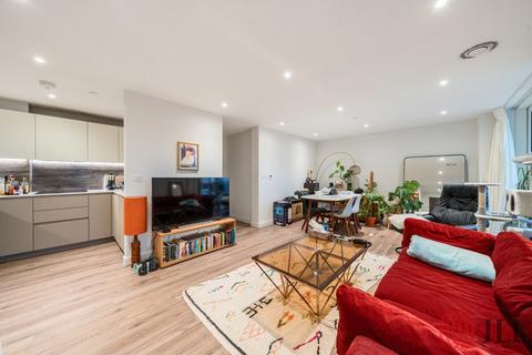 3 bedroom apartment to rent, Newnton Close London N4