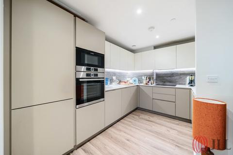 3 bedroom apartment to rent, Newnton Close London N4