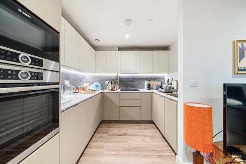 3 bedroom apartment to rent, Newnton Close London N4