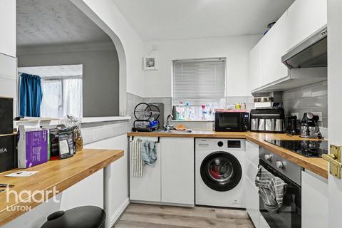 2 bedroom end of terrace house for sale, The Belfry, Luton