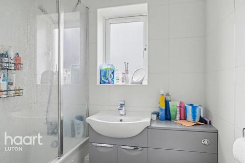 2 bedroom end of terrace house for sale, The Belfry, Luton