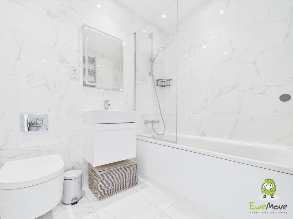 Ewe Move Estate Agents Basingstoke - Fishbourne