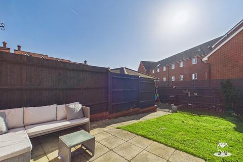 3 bedroom terraced house for sale, FISHBOURNE GARDENS, CHINEHAM, BASINGSTOKE, RG24