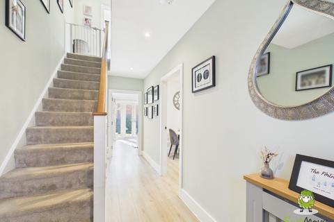 3 bedroom terraced house for sale, FISHBOURNE GARDENS, CHINEHAM, BASINGSTOKE, RG24