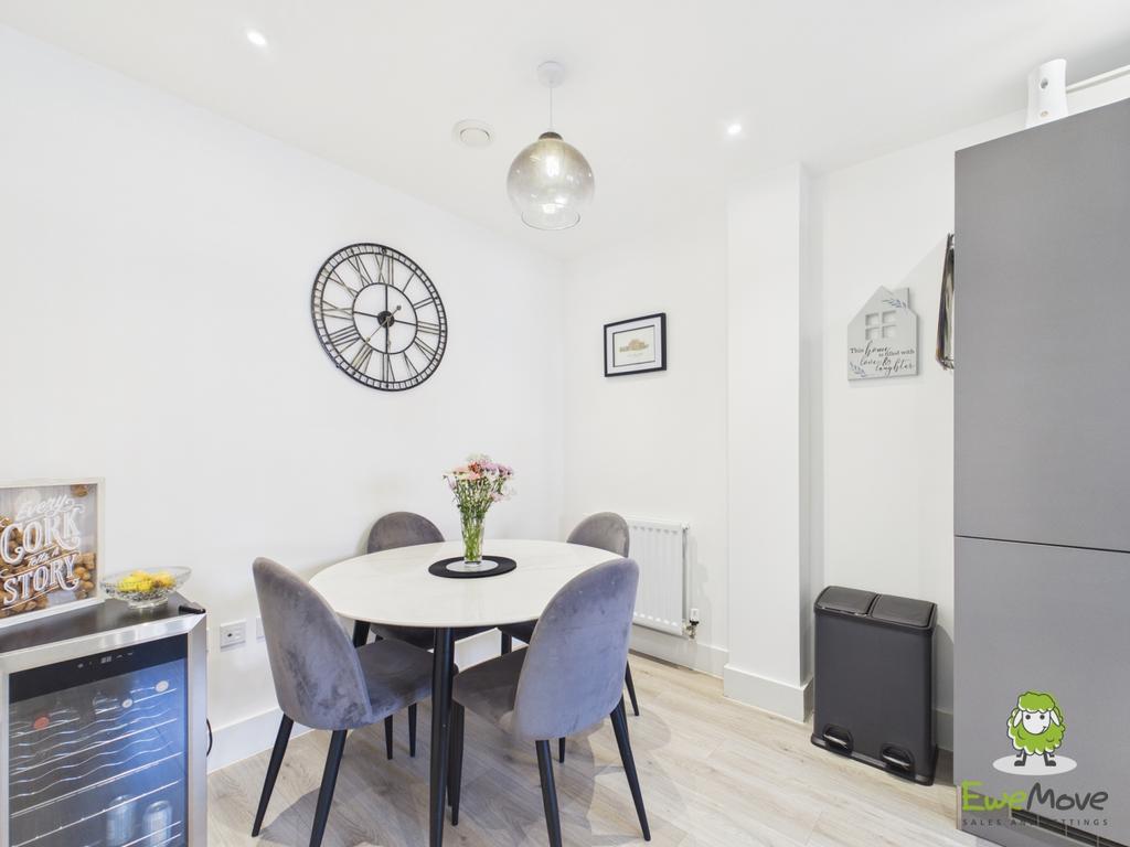 Ewe Move Estate Agents Basingstoke - Fishbourne
