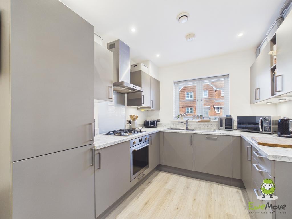 Ewe Move Estate Agents Basingstoke - Fishbourne