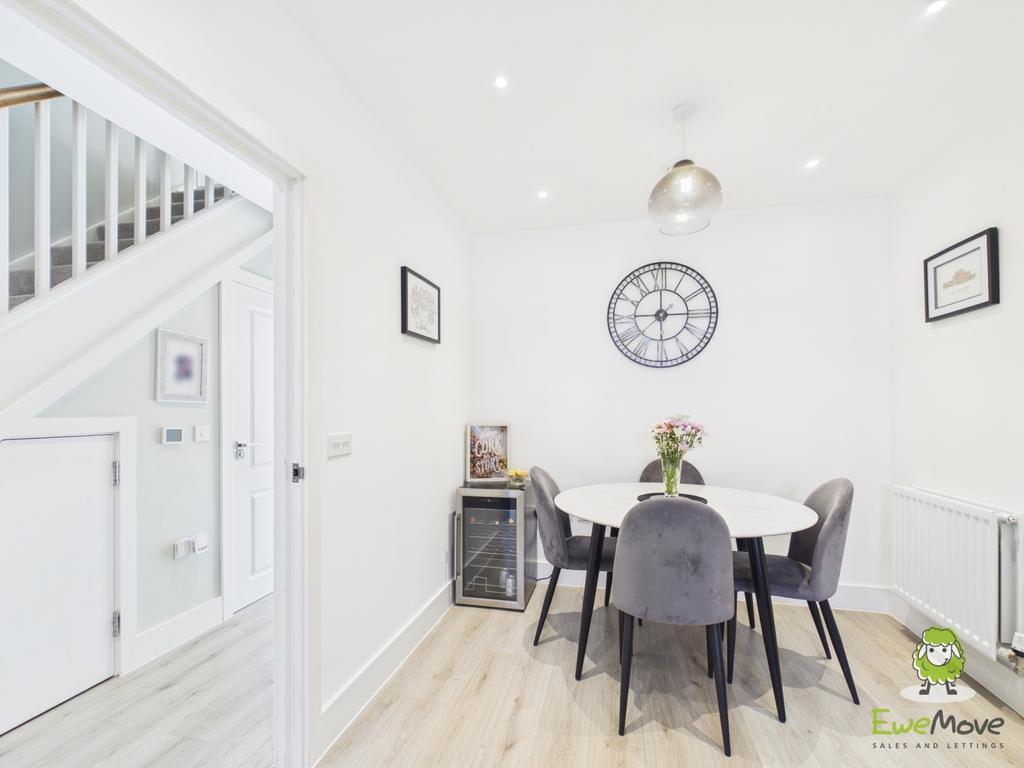 Ewe Move Estate Agents Basingstoke - Fishbourne