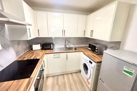 1 bedroom flat to rent, Glebelands Avenue, London, E18
