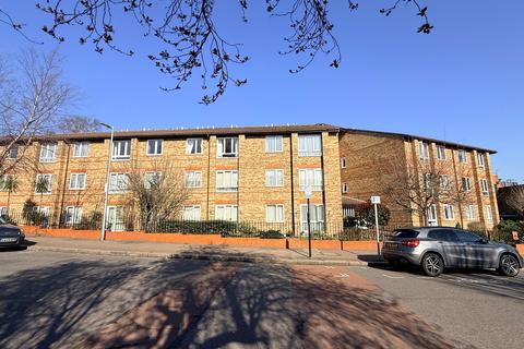 1 bedroom flat to rent, Glebelands Avenue, London, E18