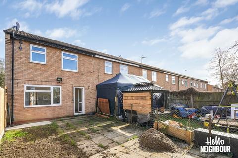 3 bedroom semi-detached house to rent, Warrens Shawe Lane, Edgware, HA8