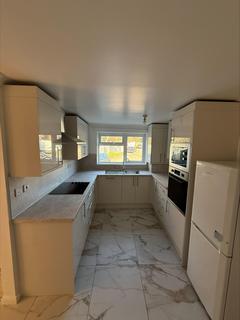 3 bedroom semi-detached house to rent, Warrens Shawe Lane, Edgware, HA8