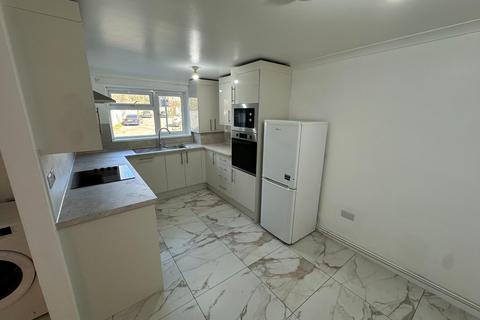 3 bedroom semi-detached house to rent, Warrens Shawe Lane, Edgware, HA8