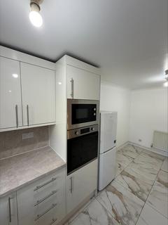 3 bedroom semi-detached house to rent, Warrens Shawe Lane, Edgware, HA8