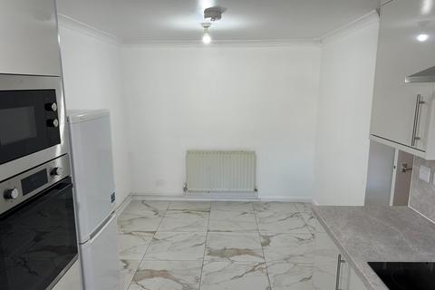 3 bedroom semi-detached house to rent, Warrens Shawe Lane, Edgware, HA8