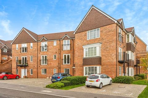 1 bedroom flat for sale, Hurstfield Crescent, Haywards Heath