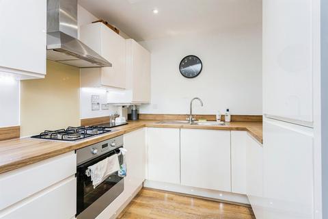 1 bedroom flat for sale, Hurstfield Crescent, Haywards Heath