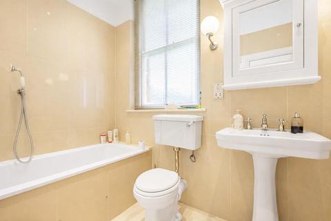 3 bedroom flat to rent, Riverview Gardens, Barnes