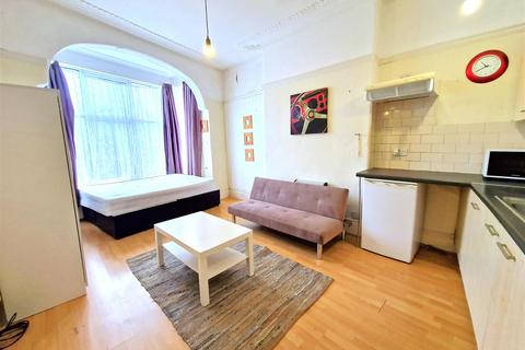 undefined, Hollyshaw Lane, Leeds