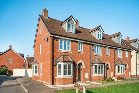 4 bedroom end of terrace house for sale, Millway Furlong, Haddenham, HP17