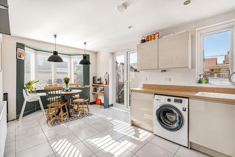 4 bedroom end of terrace house for sale, Millway Furlong, Haddenham, HP17