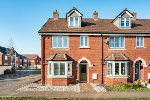 4 bedroom end of terrace house for sale, Millway Furlong, Haddenham, HP17
