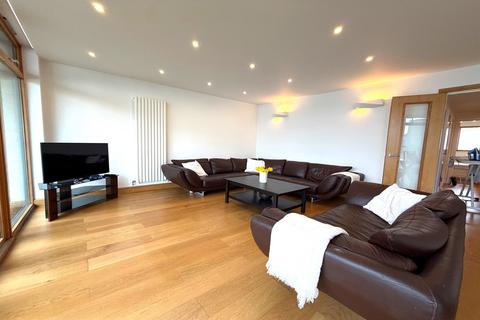 2 bedroom apartment to rent, Western Beach Apartments, Newham, E16