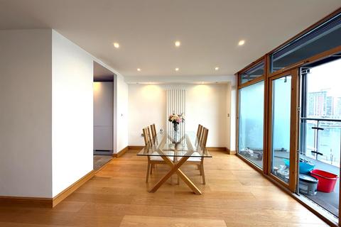 2 bedroom apartment to rent, Western Beach Apartments, Newham, E16