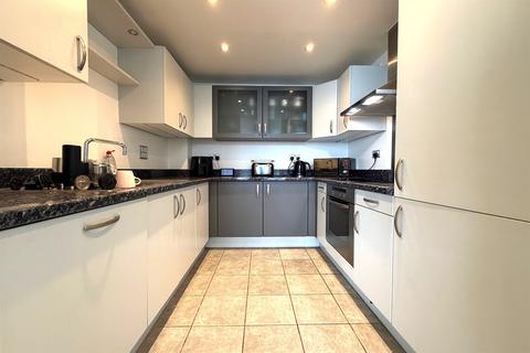 2 bedroom apartment to rent, Western Beach Apartments, Newham, E16
