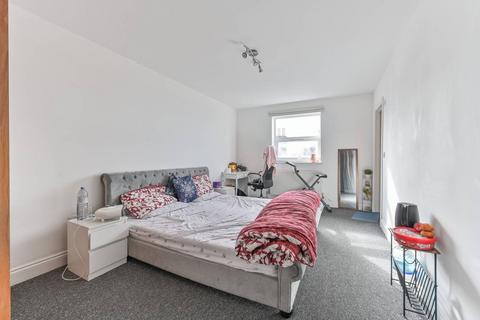 2 bedroom flat to rent, Central Hill, Crystal Palace, London, SE19