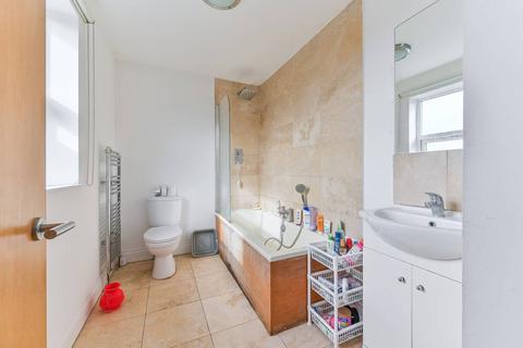 2 bedroom flat to rent, Central Hill, Crystal Palace, London, SE19