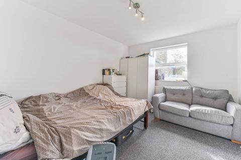 2 bedroom flat to rent, Central Hill, Crystal Palace, London, SE19