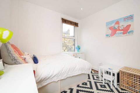 2 bedroom flat to rent, Bendemeer Road, West Putney, London, SW15