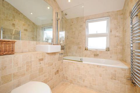 2 bedroom flat to rent, Bendemeer Road, West Putney, London, SW15