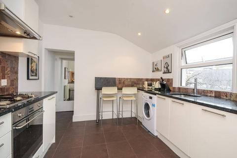 2 bedroom flat to rent, Bendemeer Road, West Putney, London, SW15