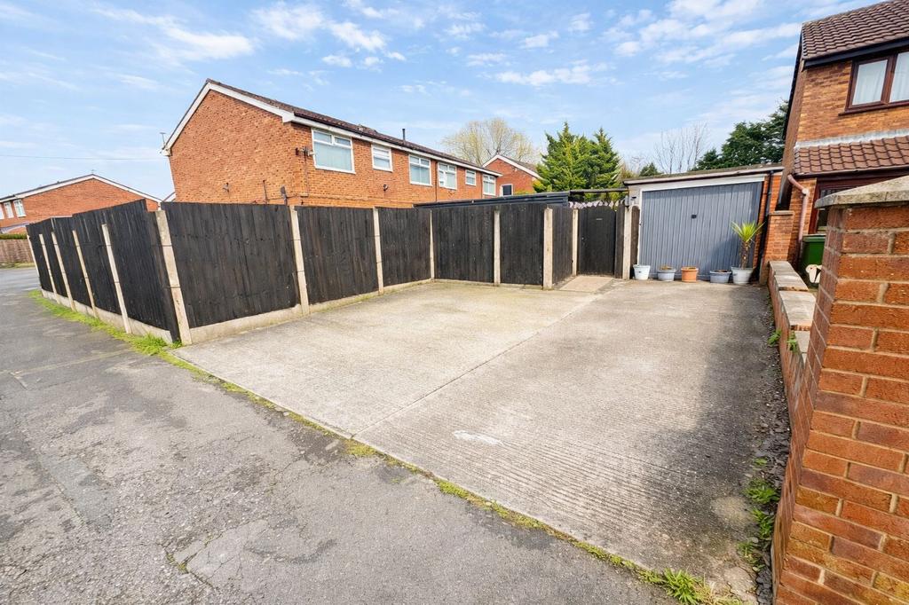 Driveway/Garage