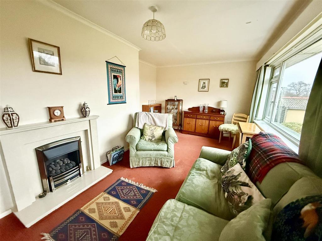 Lounge dining