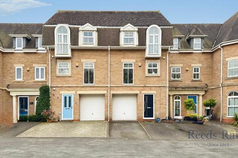 4 bedroom terraced house for sale, Holland House Road, Preston PR5